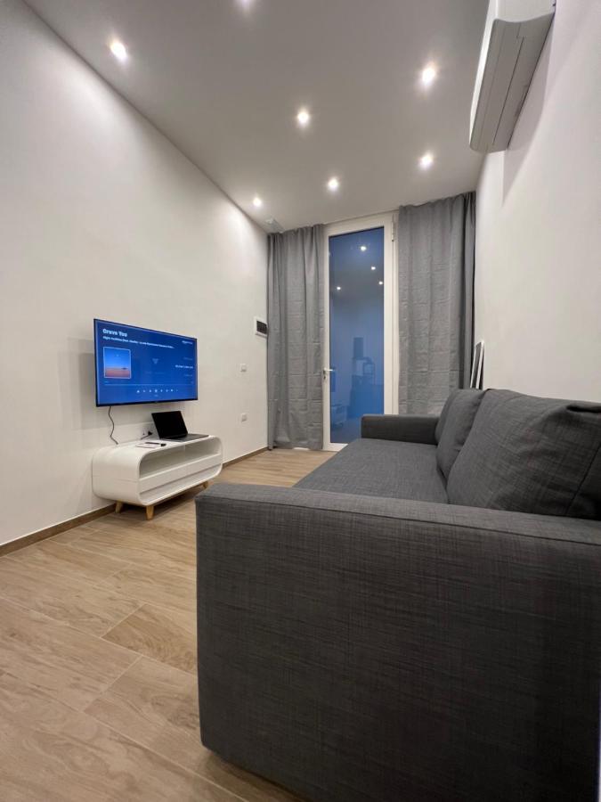 Citywise Vittorio - Independent Apartment Near Bari Central Station Buitenkant foto