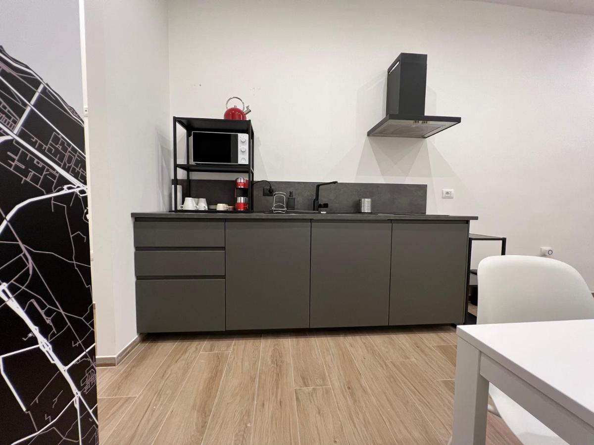 Citywise Vittorio - Independent Apartment Near Bari Central Station Buitenkant foto