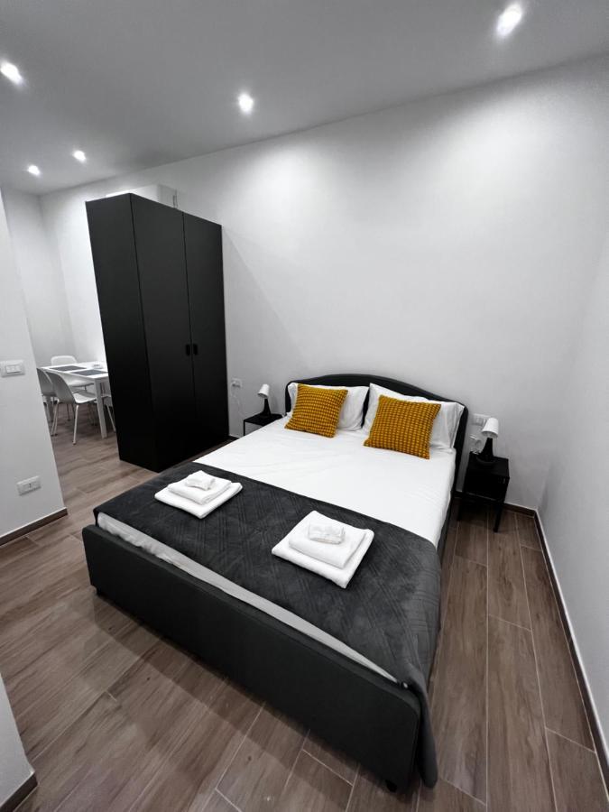 Citywise Vittorio - Independent Apartment Near Bari Central Station Buitenkant foto