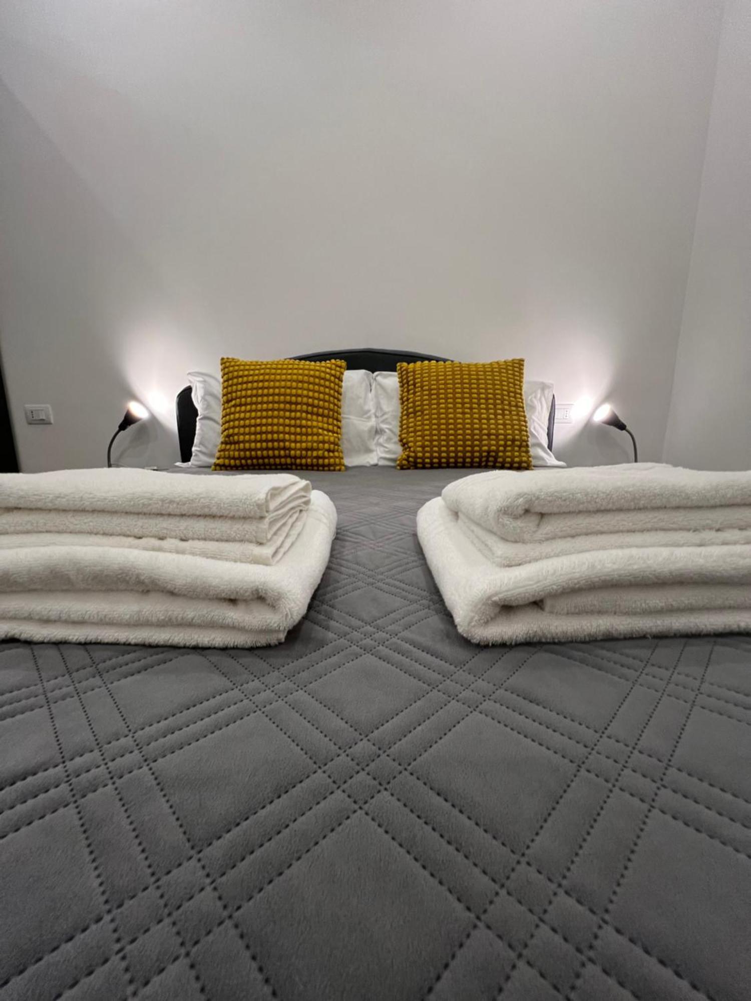 Citywise Vittorio - Independent Apartment Near Bari Central Station Buitenkant foto
