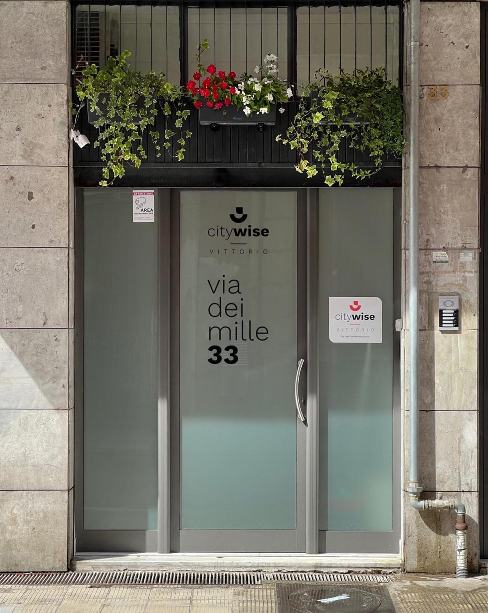 Citywise Vittorio - Independent Apartment Near Bari Central Station Buitenkant foto